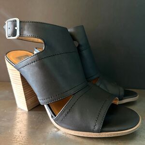 Dolce Vita Sandals 10 Stacked Wooden Heel Buckle Cutout Casual Chic Black Brista